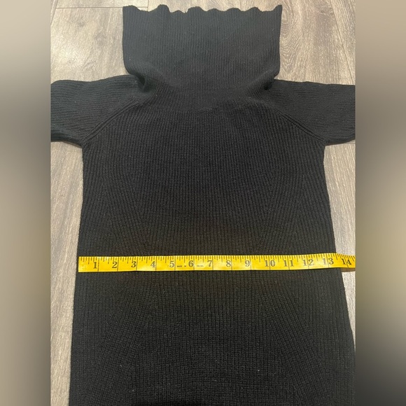 Lulu’s off the shoulder cowl neck midi sweater dress in black. Size S - Picture 9 of 10